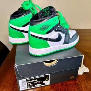 Boys size 11c - Nike Jordan 1 Retro High shoes